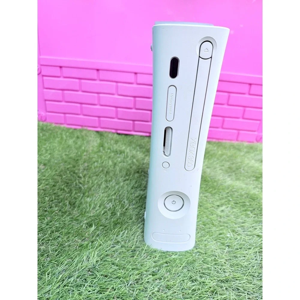 Xbox 360 Arcade Console 60GB HDD Bundle with Original Box TESTED w 3 controllers